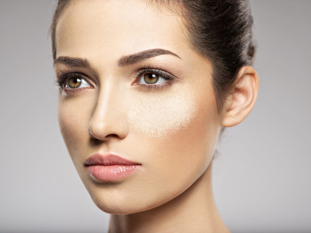 بهترین کرم ضد آفتاب برای پوست مختلط . عکس چهره خانم